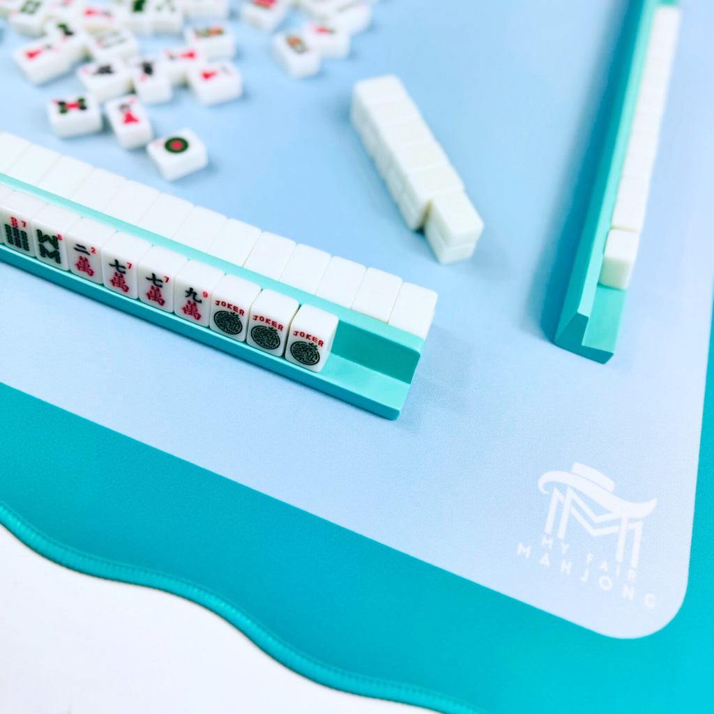 MINI MAHJONG MAT  |  Color Wave  |  21" x 21": Cobalt Center-Blue Scallop