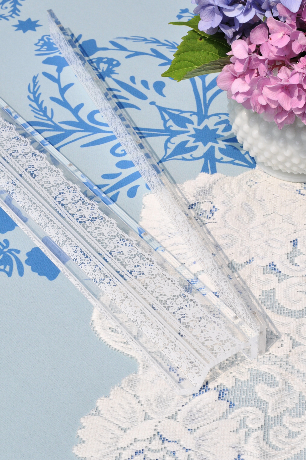 White Lace Mahjong Rack and Pusher, Set of 4