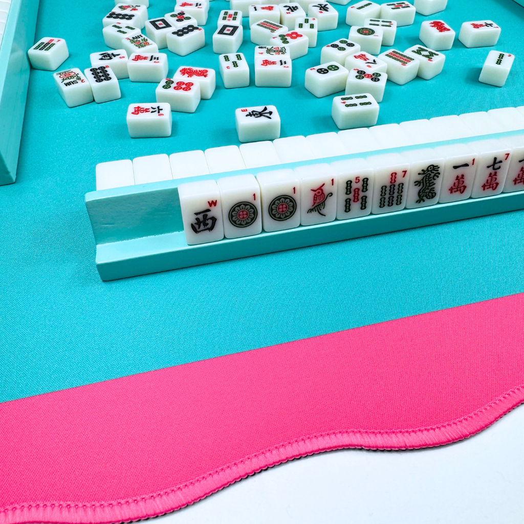 MINI MAHJONG MAT  |  Color Wave  |  21" x 21": Cobalt Center-Blue Scallop